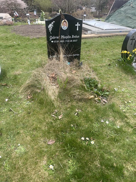 Grave number: 1 3 M/O 44