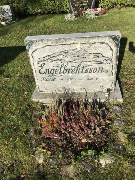 Grave number: ÅR B   195, 196, 197, 198