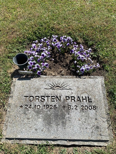 Grave number: R 07    79