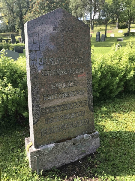 Grave number: UN F   216, 217