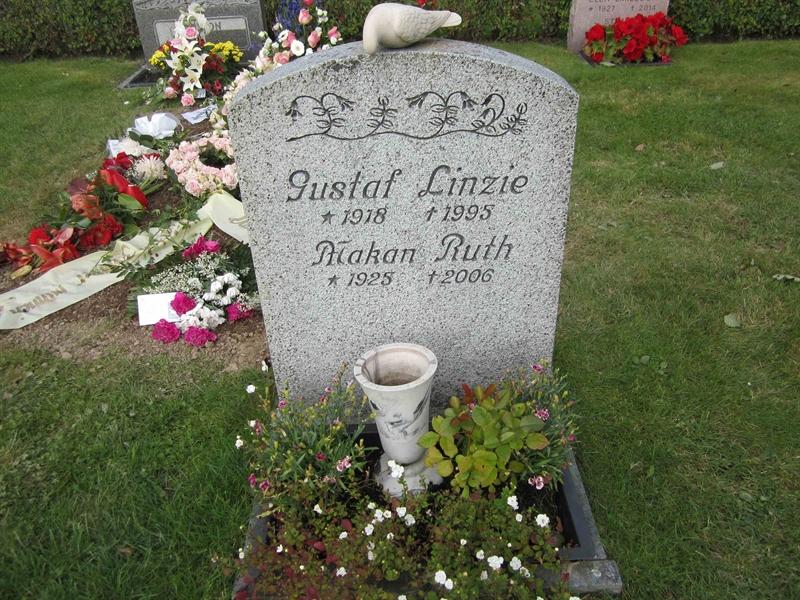 Grave number: 2 AF    82-83