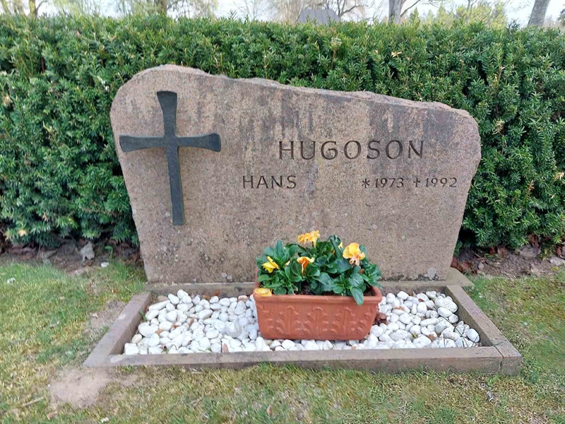 Grave number: HÖ 9   97, 98, 99