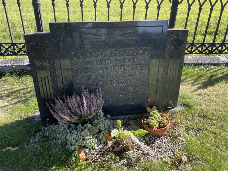 Grave number: H 1    44