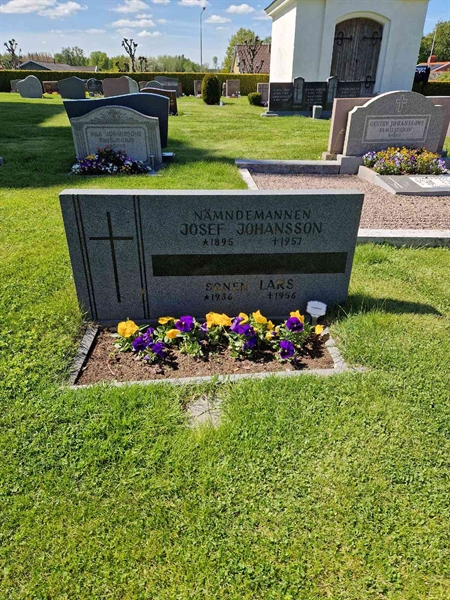 Grave number: 04 D   19, 20