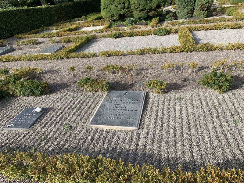 Grave number: NK F 103-106