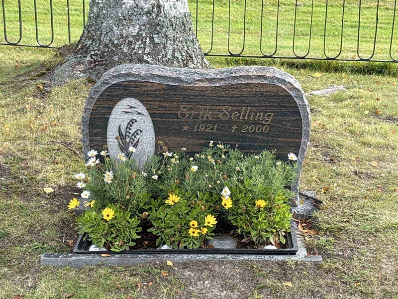 Grave number: IN 33     1-2