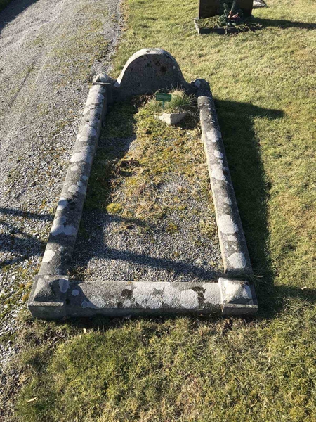 Grave number: KN 04   820