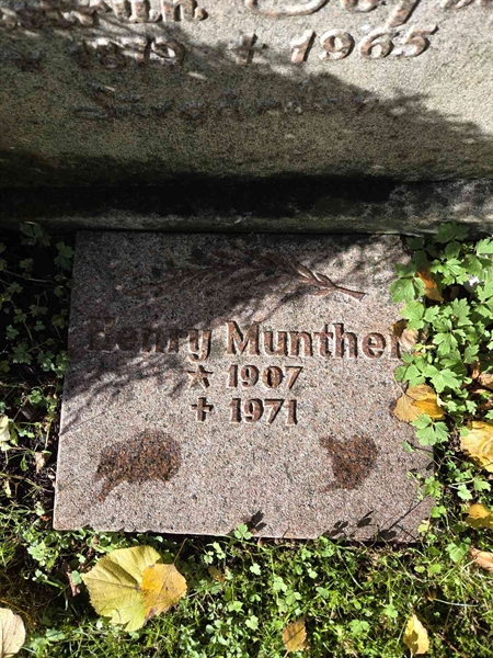 Gravnummer: Ö A B   304-305