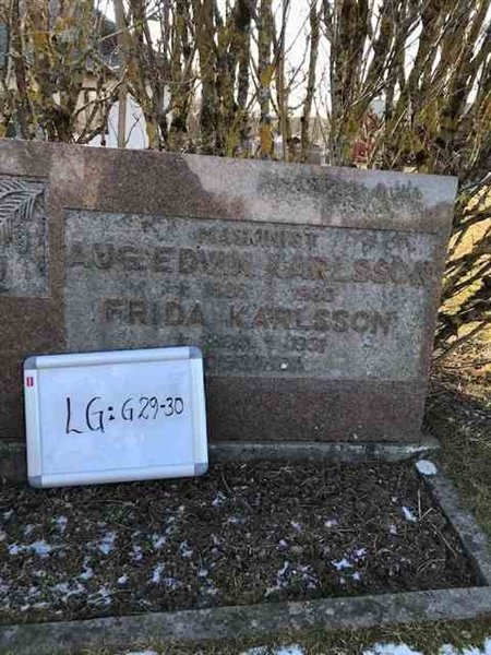 Grave number: LG G    29, 30