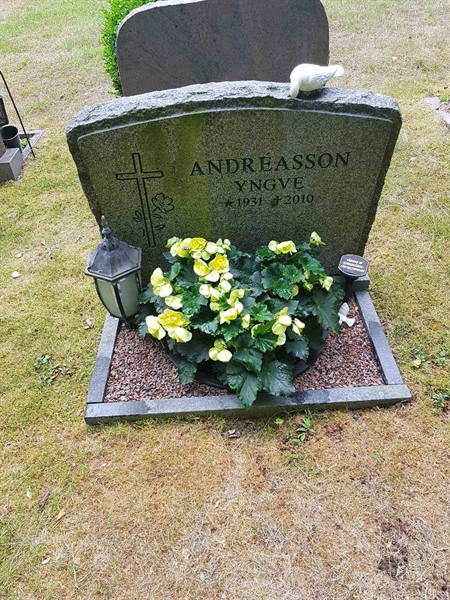 Grave number: 01 15009