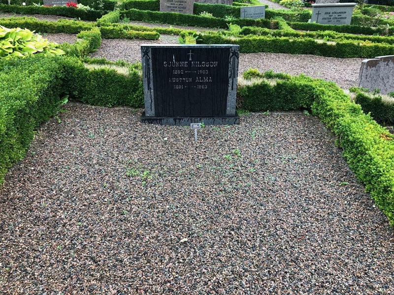 Grave number: Kå 36    19, 20