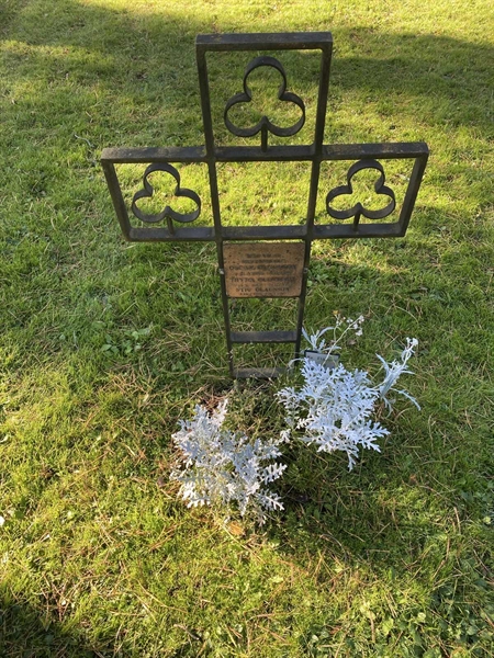 Hautatunnus: 2 F   448