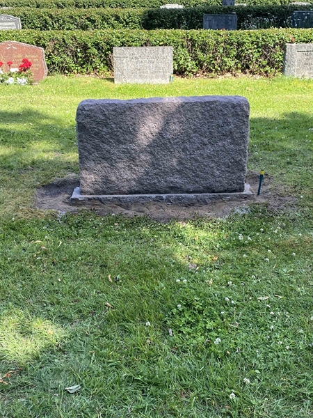 Grave number: 1 02    261, 262, 263