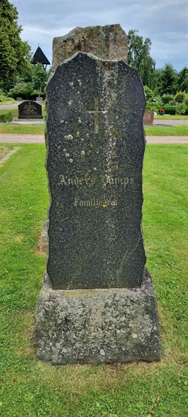 Grave number: LM 1 14  003