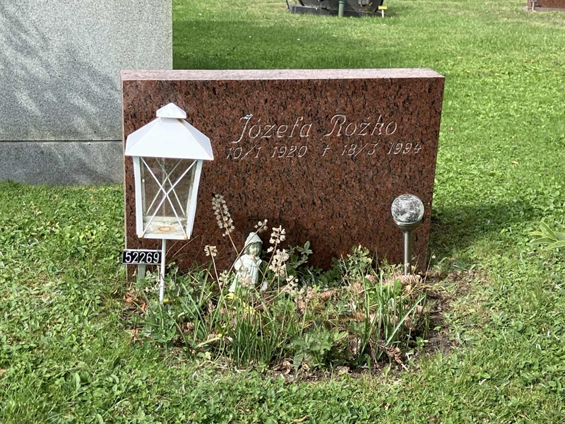 Grave number: R 02   372