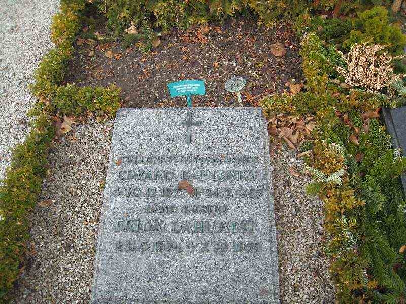Grave number: NK Urn s    11