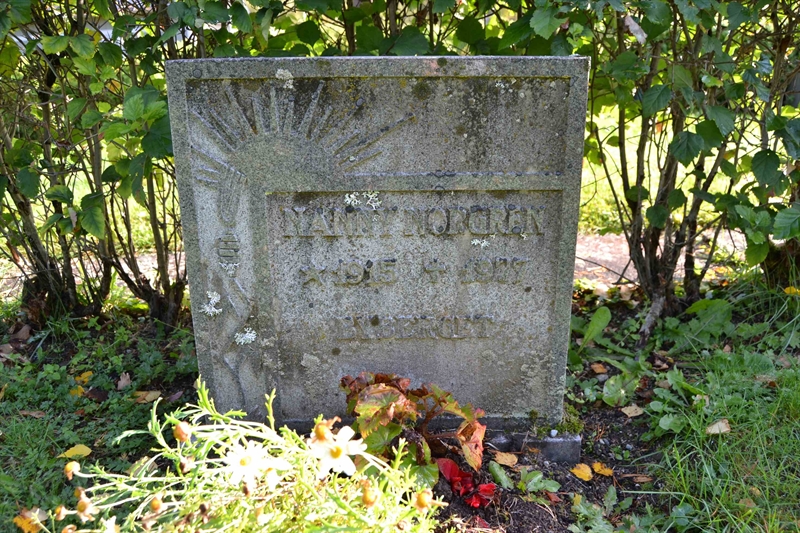 Grave number: 4 B   554