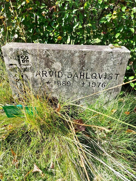 Hautatunnus: 1 L   018