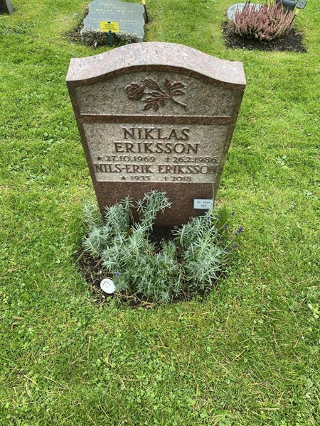 Hautatunnus: 2 E   202