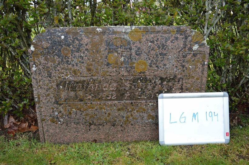 Grave number: LG M   194