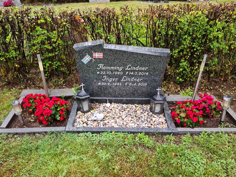 Grave number: PÖ 119    32, 33