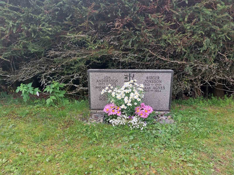 Grave number: K C    15