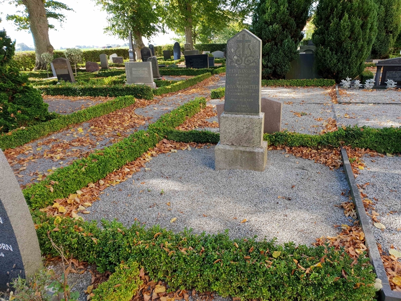 Grave number: LB D 120-121