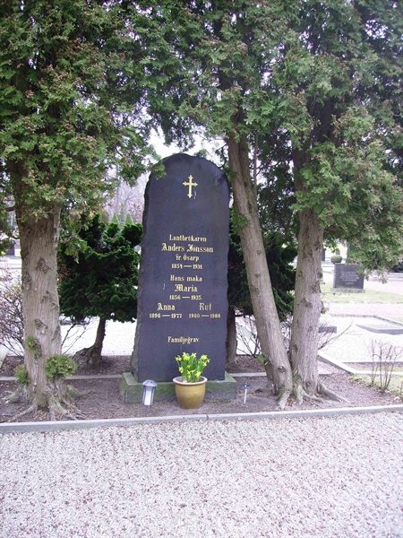 Grave number: LM 3 23  003