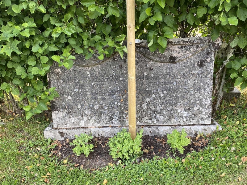 Grave number: 8 1 02    73-76