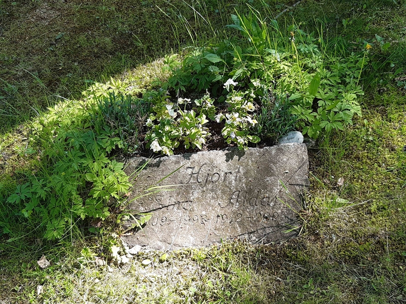 Grave number: KA 15   228