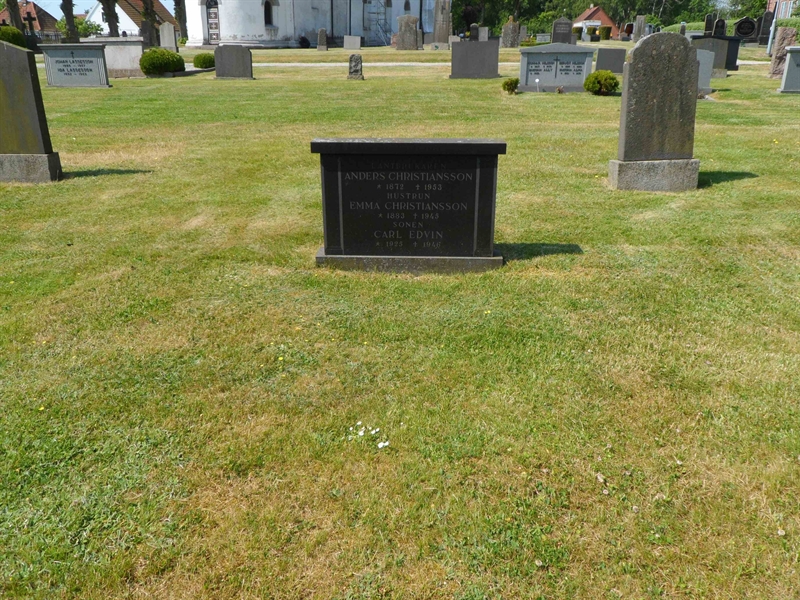 Grave number: ÖH H    84, 85, 86