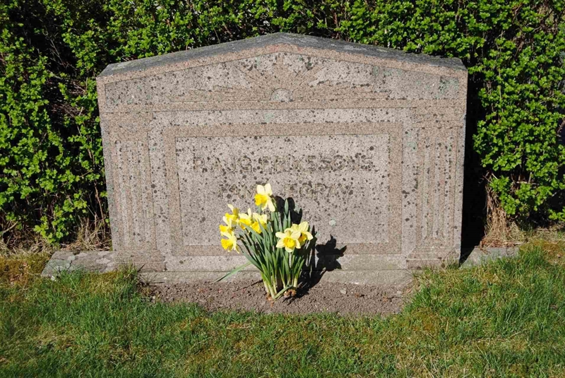 Grave number: 1 04    27