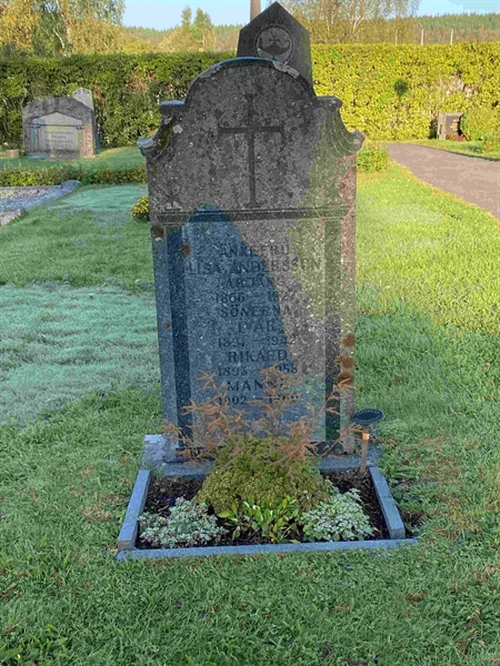 Grave number: 1 04    66