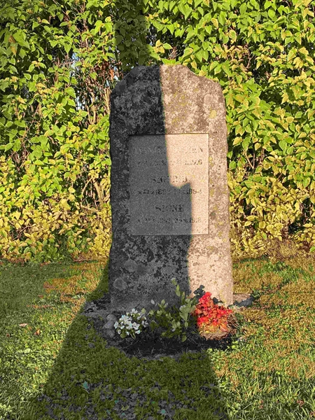 Grave number: 1 04     2