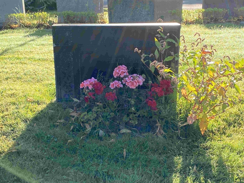 Grave number: 1 05    70