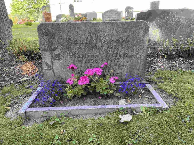 Grave number: 1 08   145