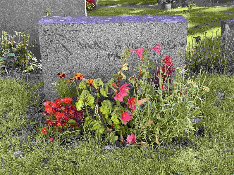 Grave number: 1 08   112