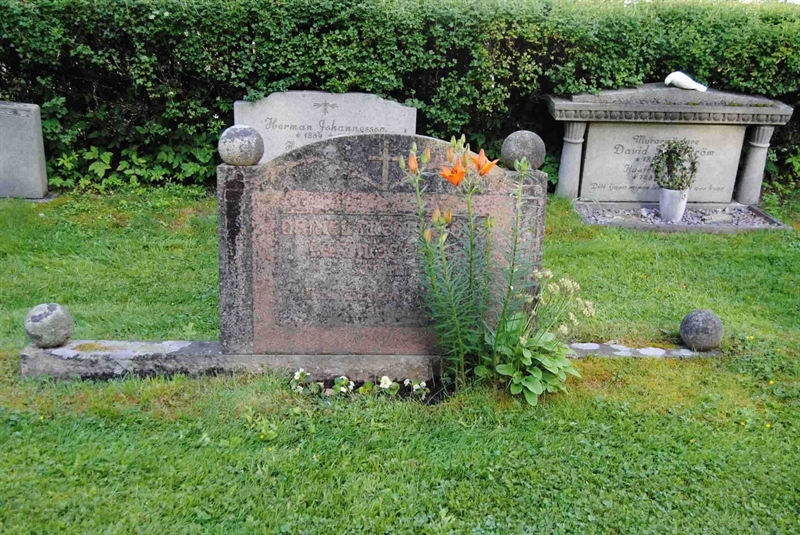 Grave number: 1 08    75