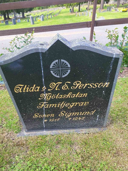 Grave number: 001 1   123