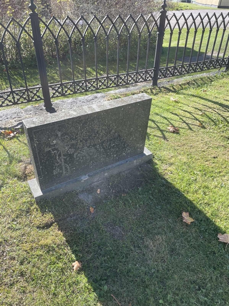 Grave number: H 1    74
