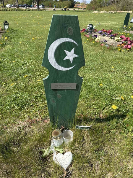 Grave number: R 05M 255