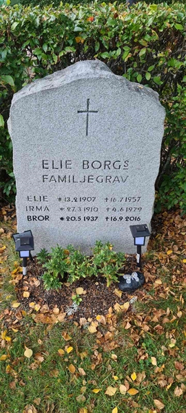 Grave number: M F   51, 52