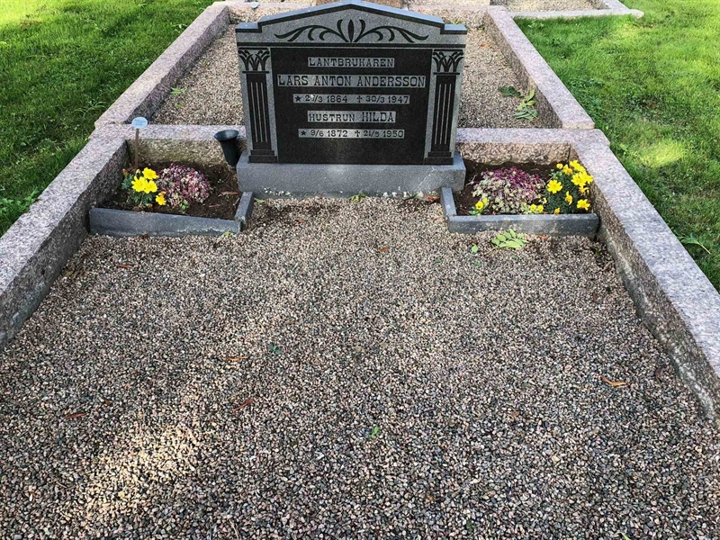 Grave number: SK 04    21, 22