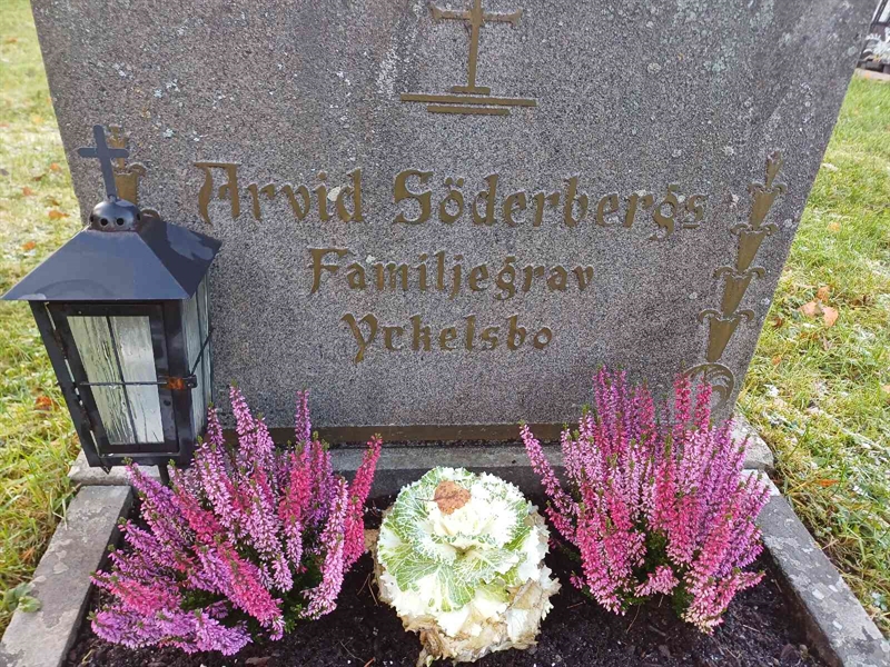 Grave number: JÄ 1 B 3981, 3982, 3983