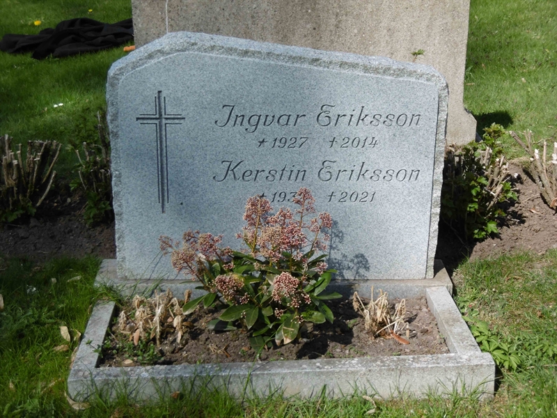 Grave number: ROG G  103, 104