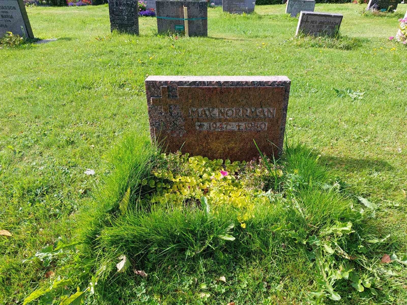 Grave number: K J    80, 81