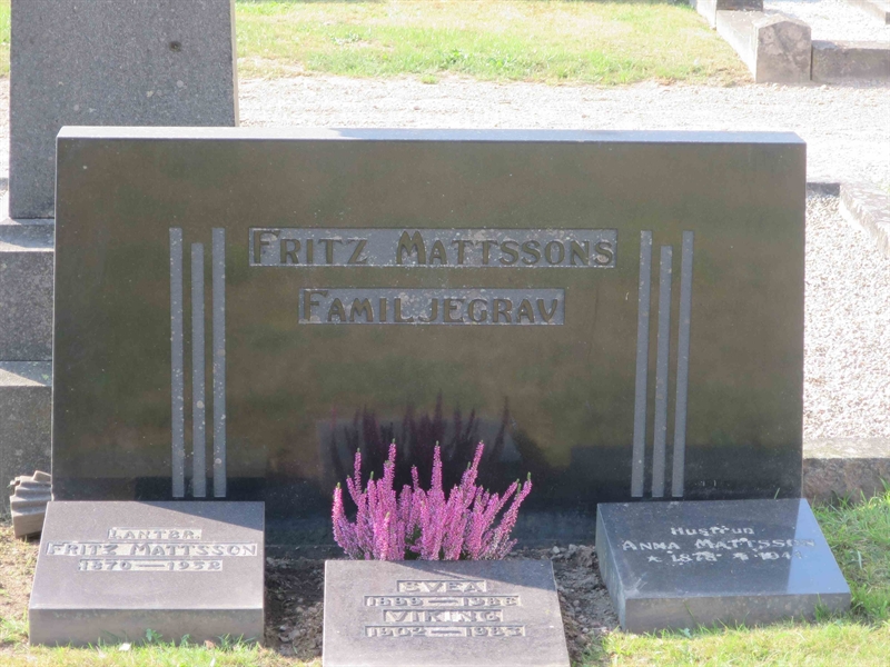 Grave number: HK F    29, 30, 31