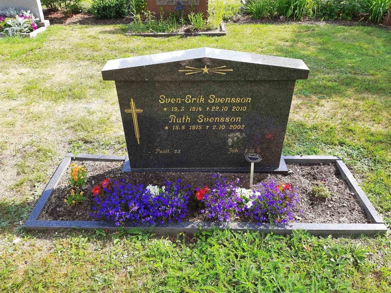 Grave number: M2 D 152, 153