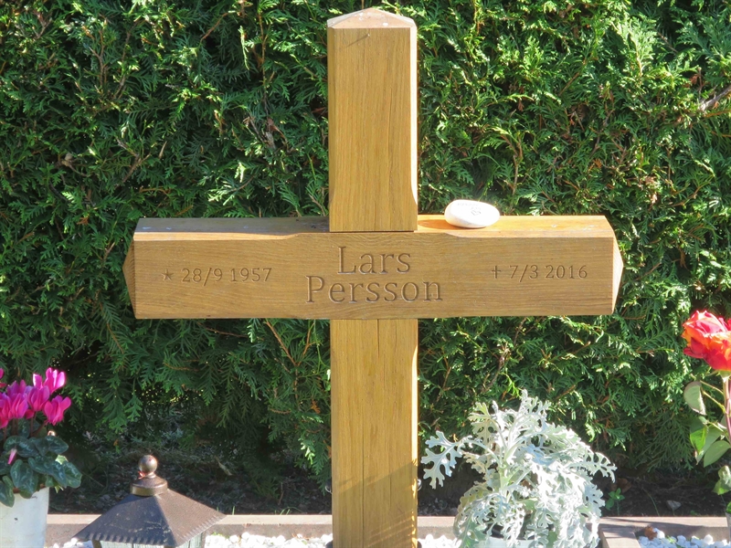 Grave number: HK L   153, 154