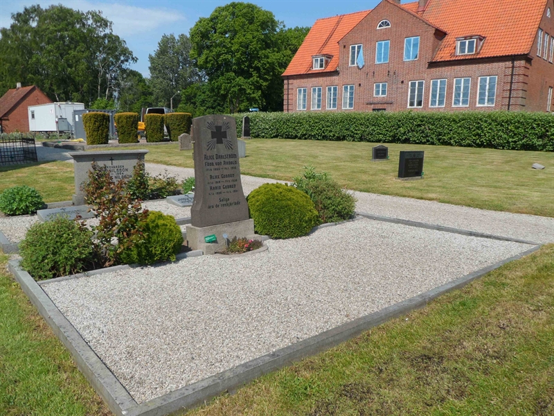 Grave number: ÖH C   109, 110, 111